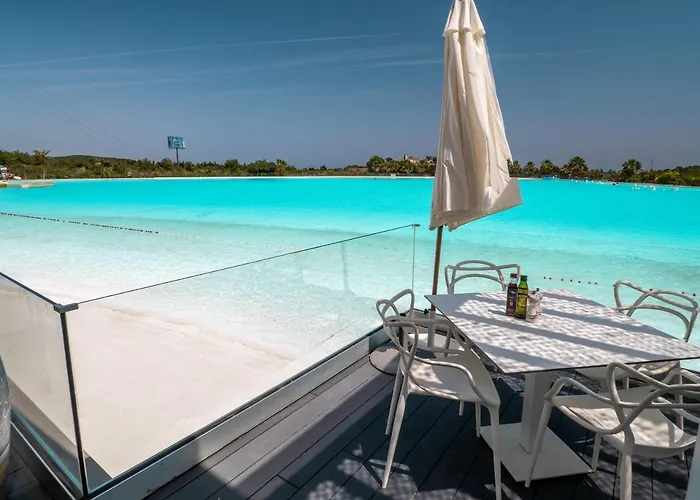 2278-modern In The Alcazaba Lagoon *