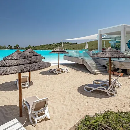 2278-modern In The Alcazaba Lagoon