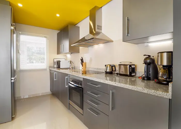 2278-modern In The Alcazaba Lagoon *