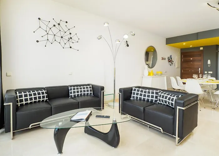 2278-modern In The Alcazaba Lagoon